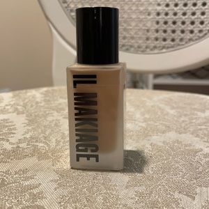 IL MAKIAGE FLAWLESS FOUNDATION